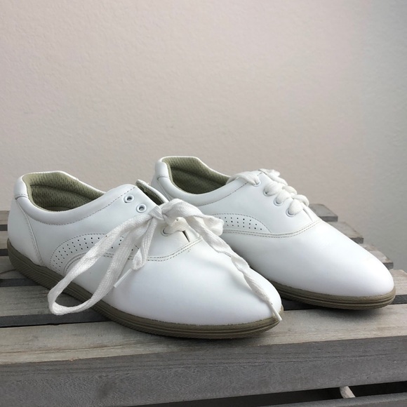 NOS Vintage Red Cross Comfort Casual Shoes 8 Wide - Picture 3 of 8